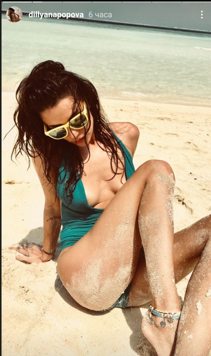 Диляна Попова по бански